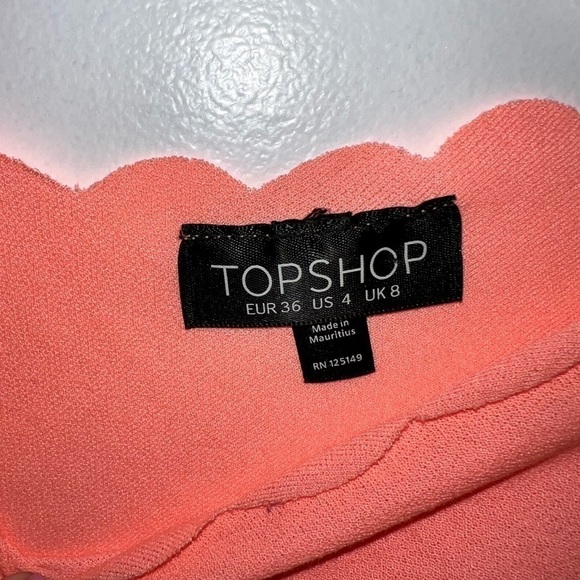 Top Shop • Scallop Crop Top size 4 - Picture 7 of 8